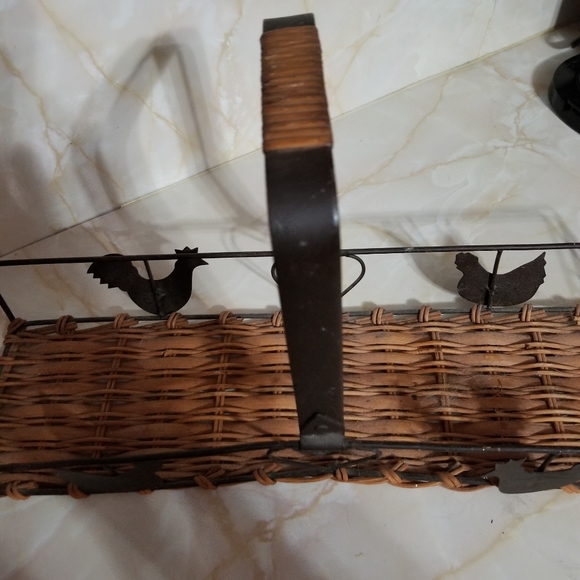 LONG BASKET W METAL HENS/HEARTS - Picture 3 of 6